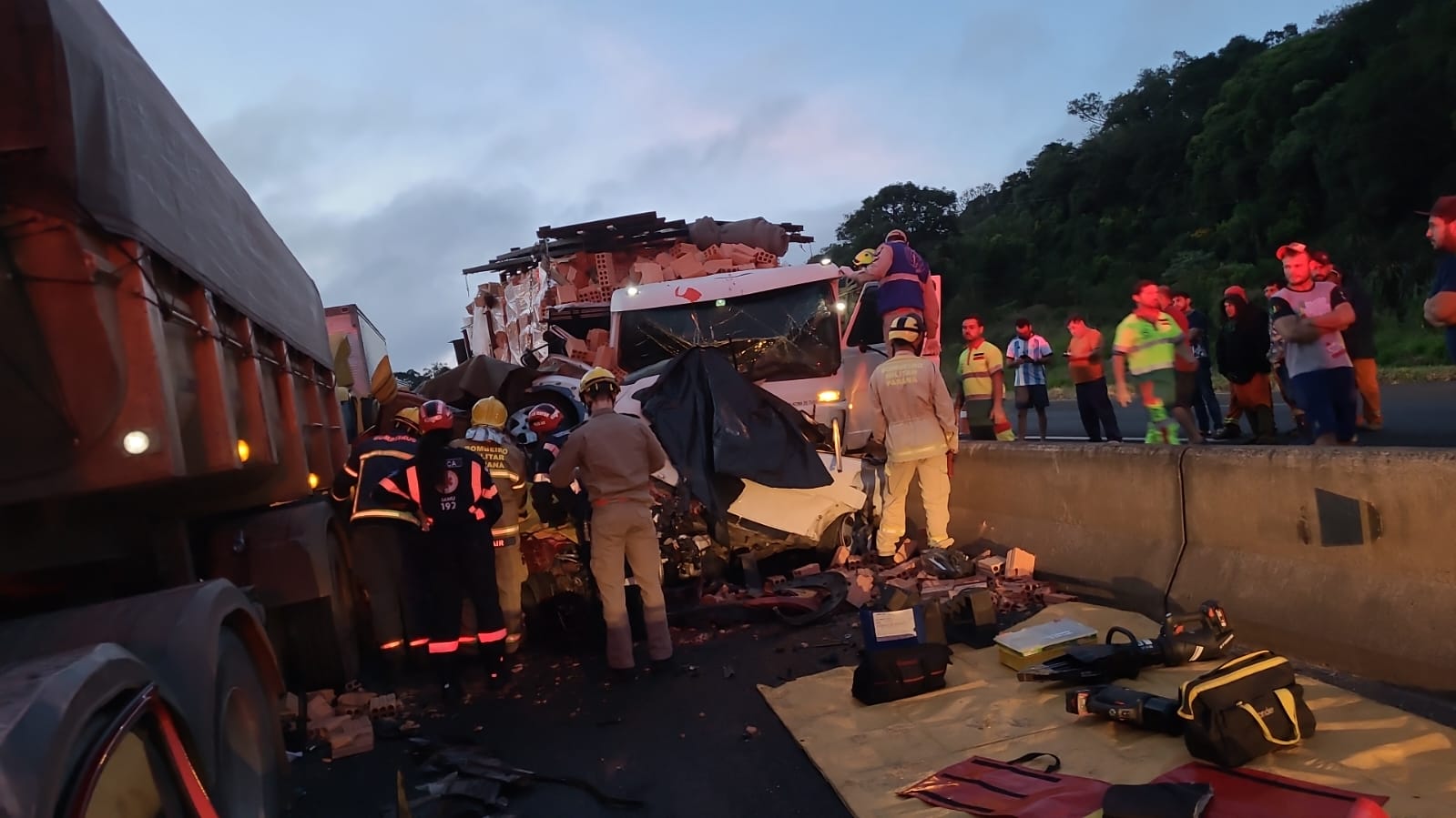 Grave acidente deixa 2 mortos e 4 feridos na BR-277, em Guarapuava 