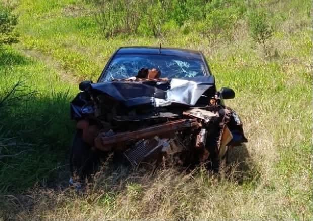 Jovem morre após carro bater na traseira de caminhão na PR-487, em Manoel Ribas  
