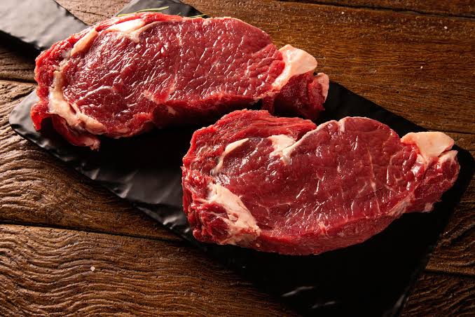 Homem é detido após tentativa de furto de carne em mercado na Vila Bela  