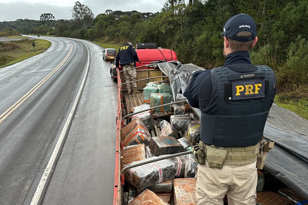 PRF apreende quase 2,5 toneladas de maconha na BR-277, em Guarapuava  