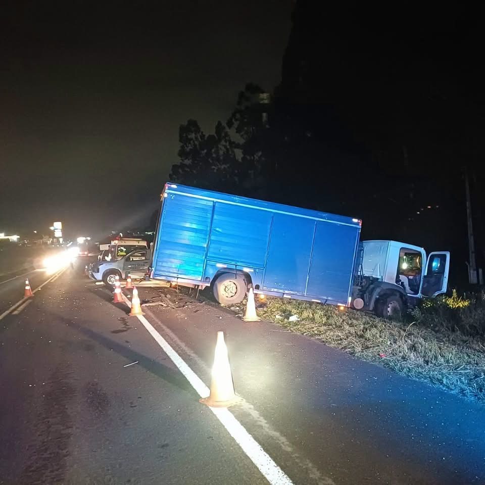 Colisão frontal entre automóvel e caminhão deixa um morto na BR-277, em Guarapuava 