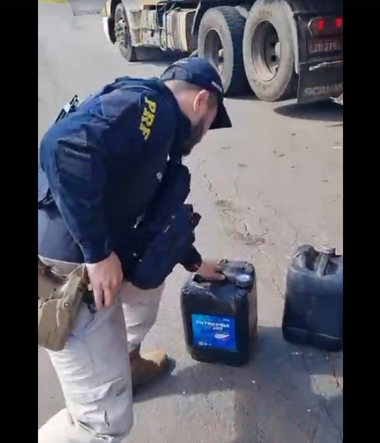 PRF apreende quase 50 quilos de pasta base de cocaína escondidos em carreta na BR-277, em Guarapuava  