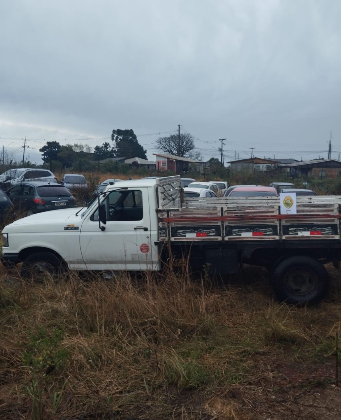 Caminhão furtado em Santa Catarina é recuperado pela PM em barracão de Guarapuava  