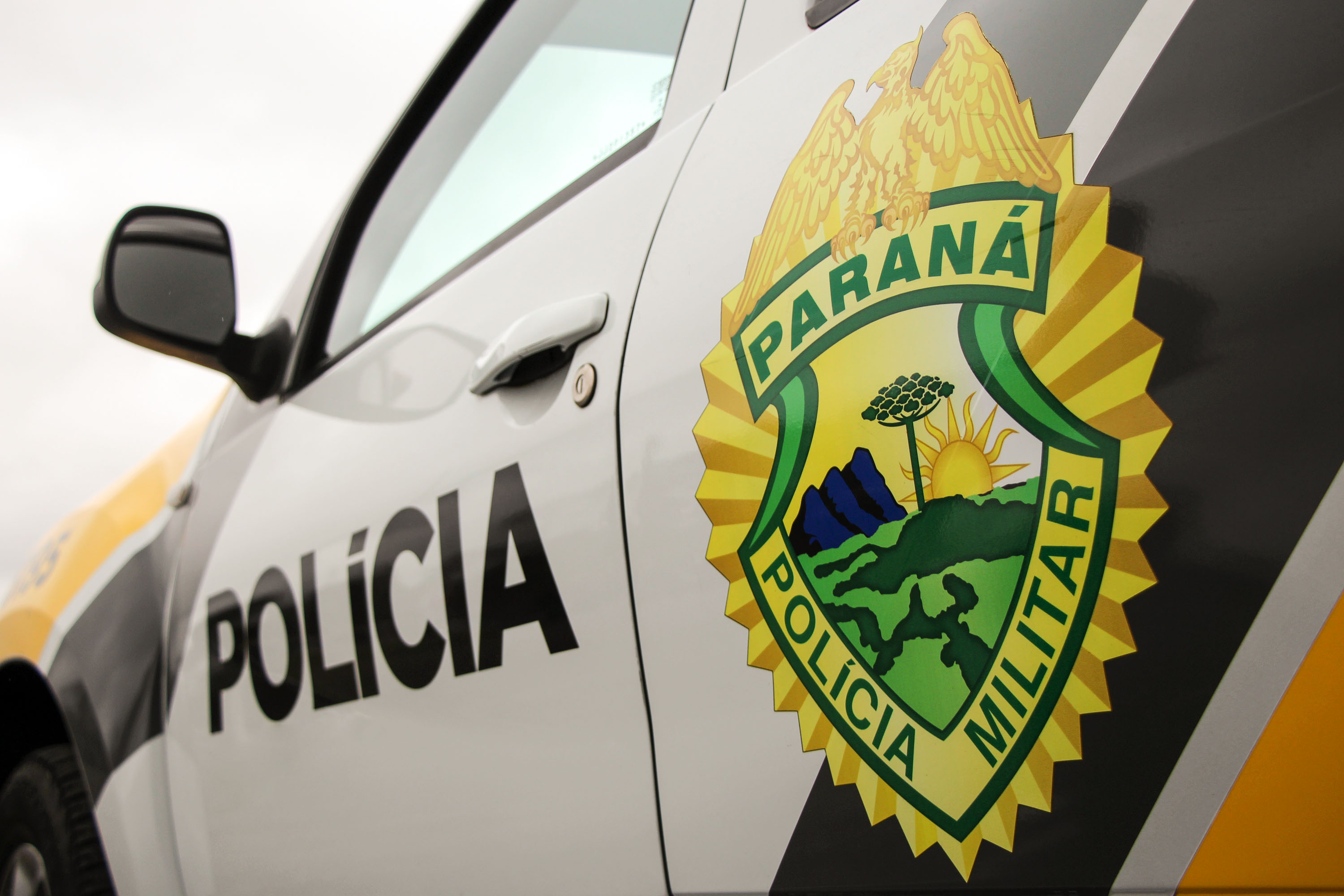 Homem de 23 anos é preso por mandado relacionado a crime de roubo no Bairro Industrial  