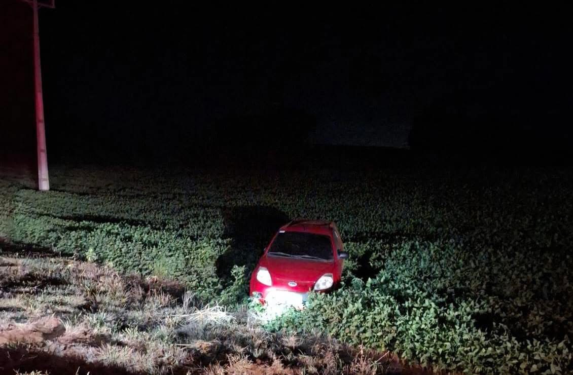 Capotamento e atropelamento na PR 170: Após capotar seu carro, condutor foi atropelado por veículo que fugiu do local  