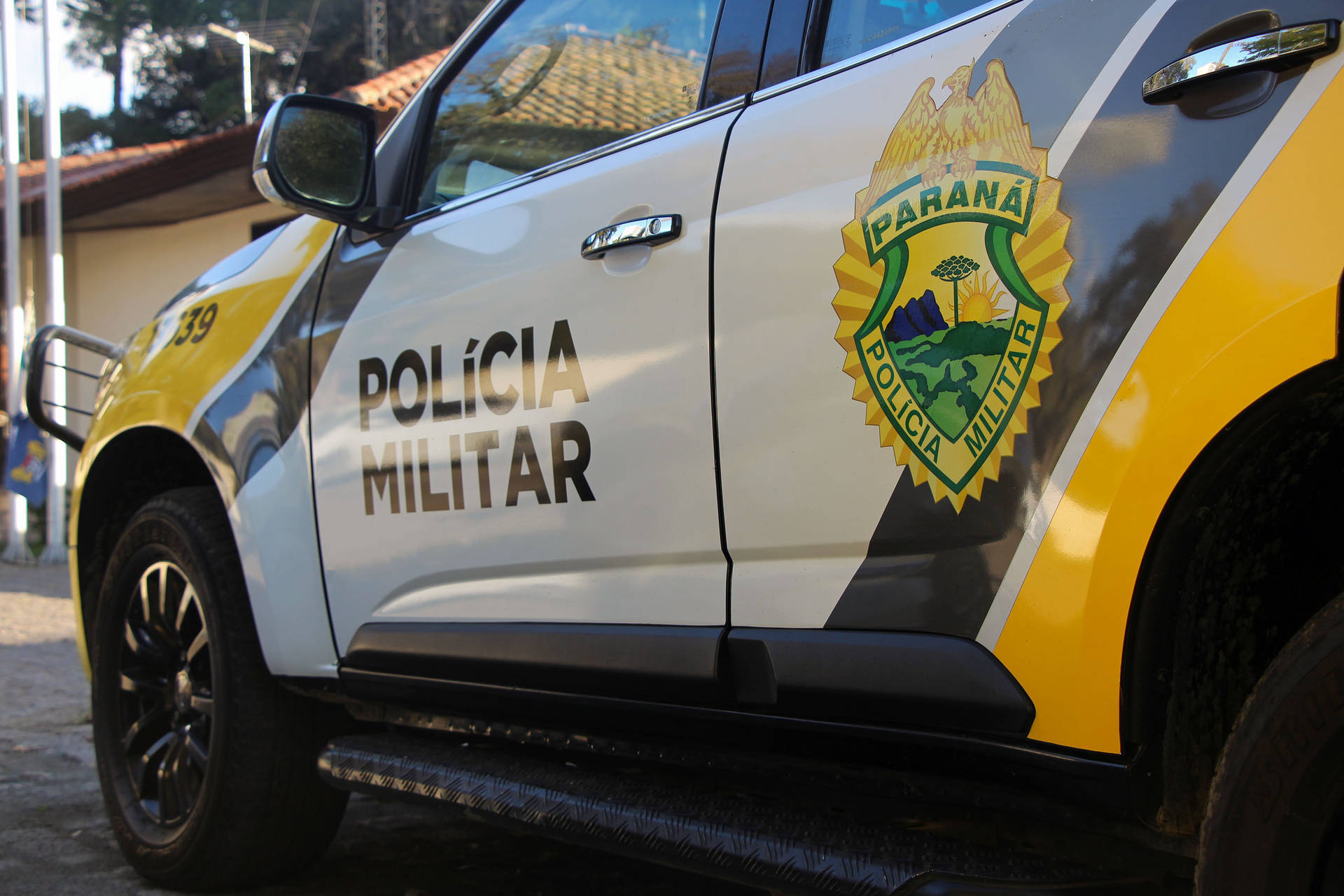 Polícia foi acionada após homem ficar uma hora dentro do provador de roupas no Paraná; ele havia dormido 