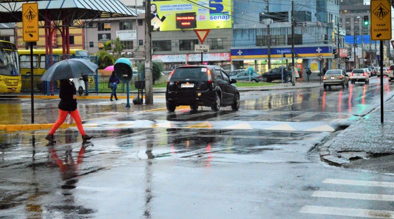 Vento ganha força e passa dos 95 km/h no Paraná; Guarapuava registra uma das maiores rajadas do fim de semana  