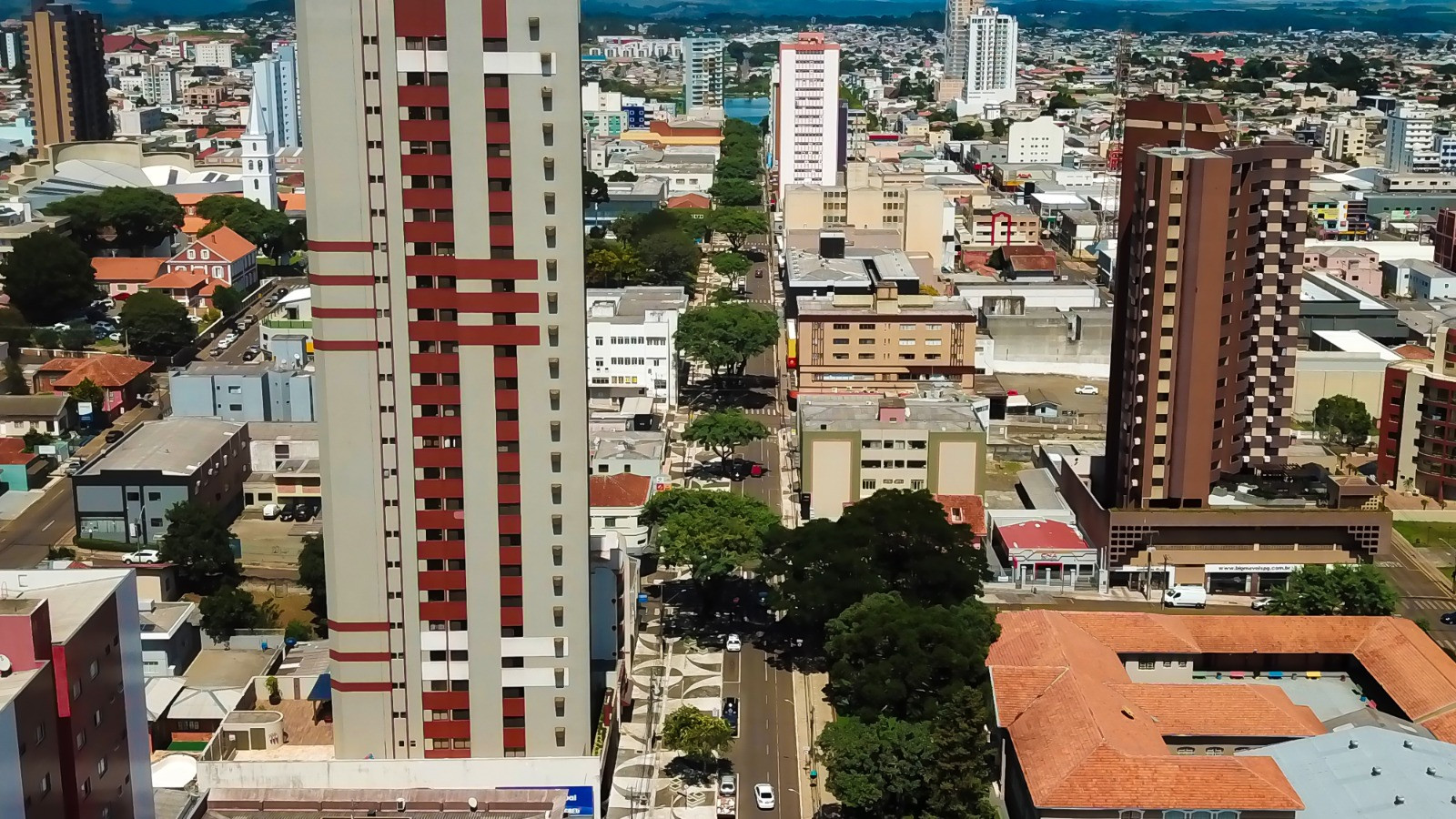 Feriado de Nossa Senhora Aparecida: comércio de rua de Guarapuava estará fechado na segunda (12)  